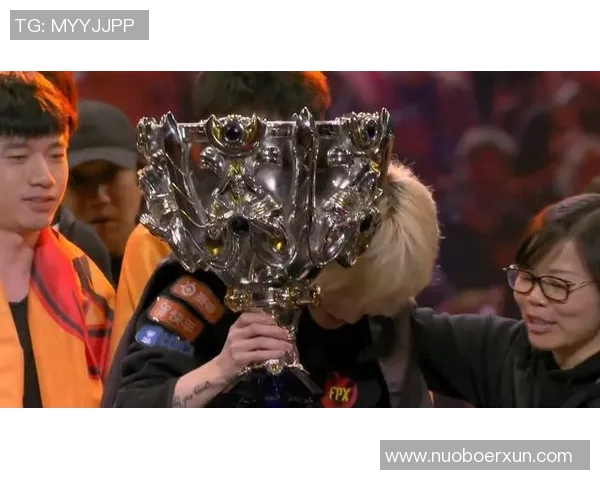 FPX在世界冠军杯中的团队协作表现分析与评价